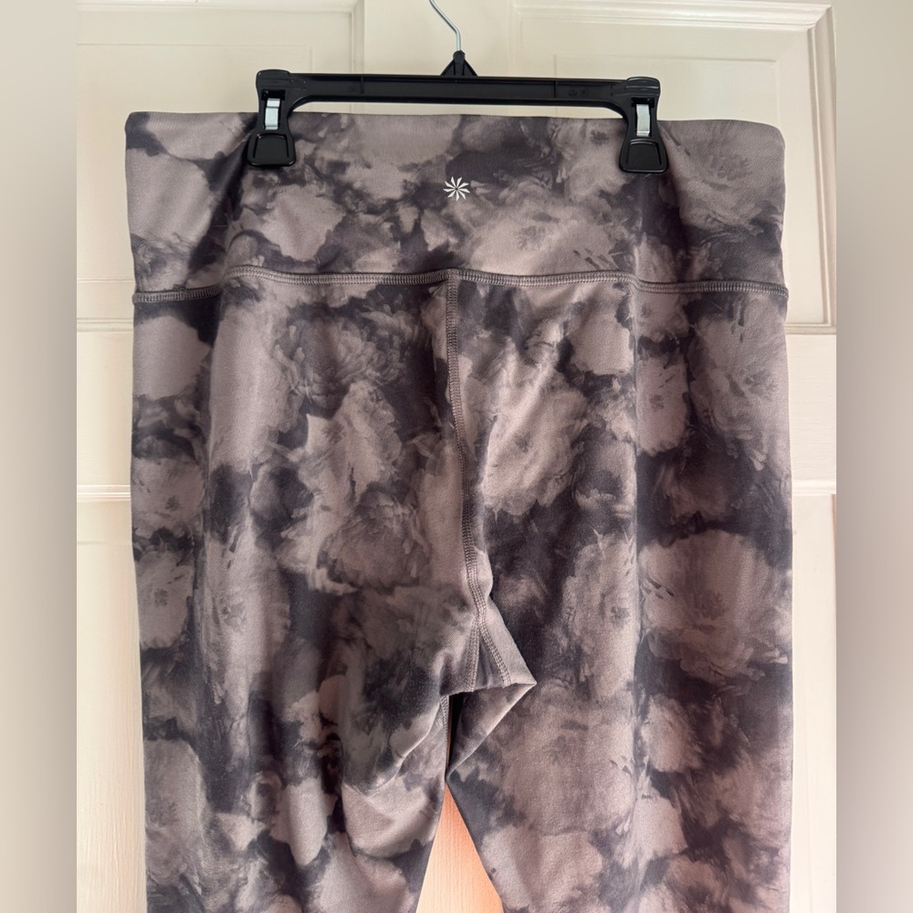 Athleta Women's Flower Print Leggings in Black and Gray - Picture 5 of 8